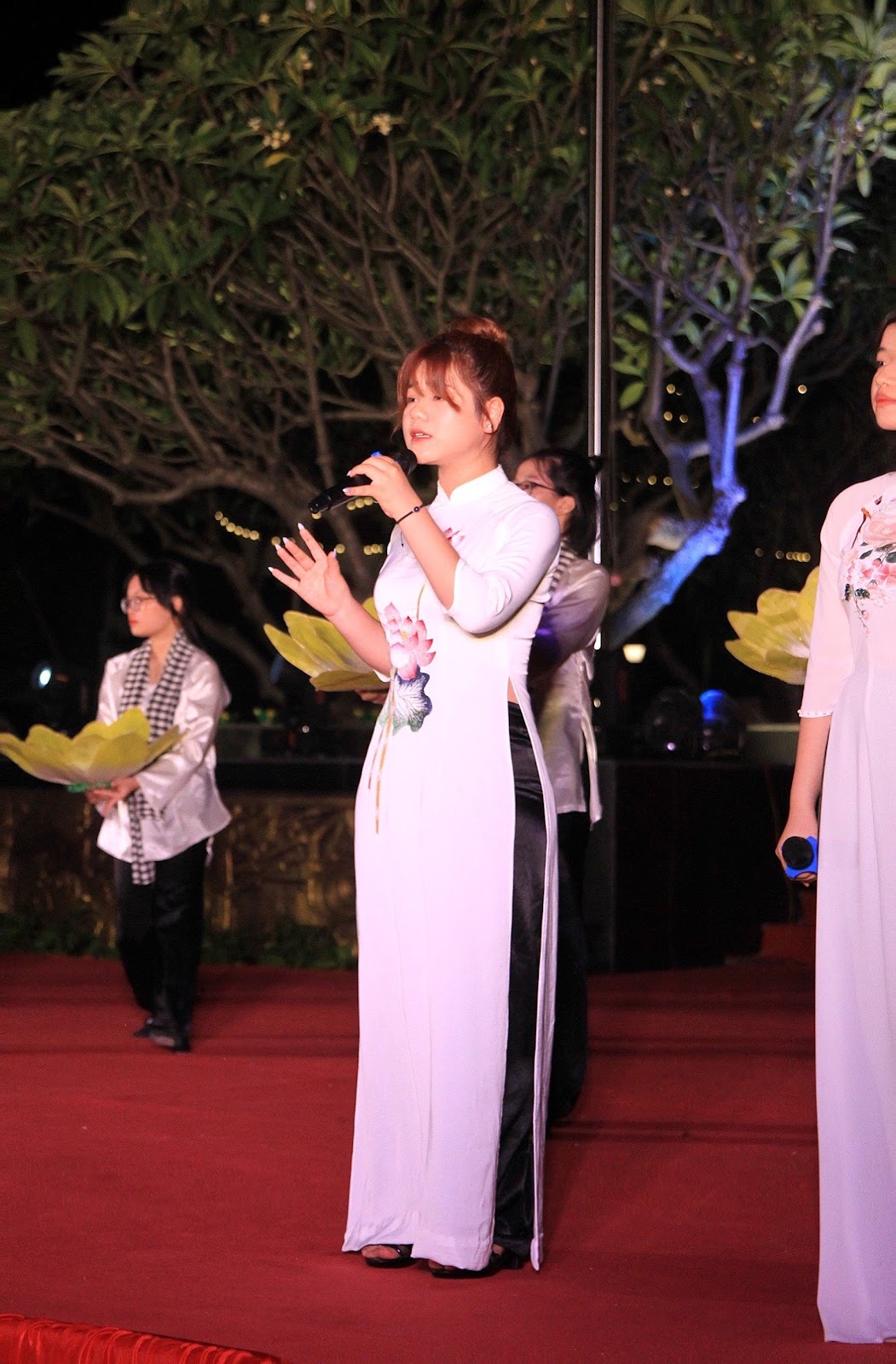 Nhấn để phóng to